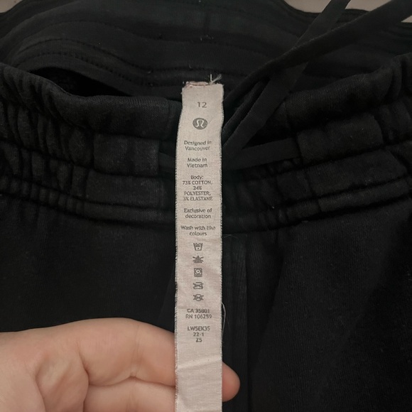 Lululemon women’s scuba straight leg black sweatpants size 12 - Picture 2 of 4
